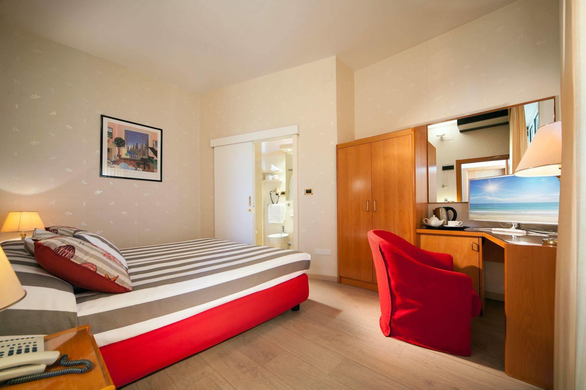 Hotel Kursaal リミニ エクステリア 写真